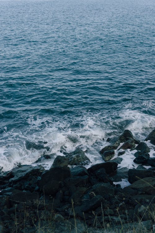 açık hava, dalgalar çökmesini, deniz içeren Ücretsiz stok fotoğraf