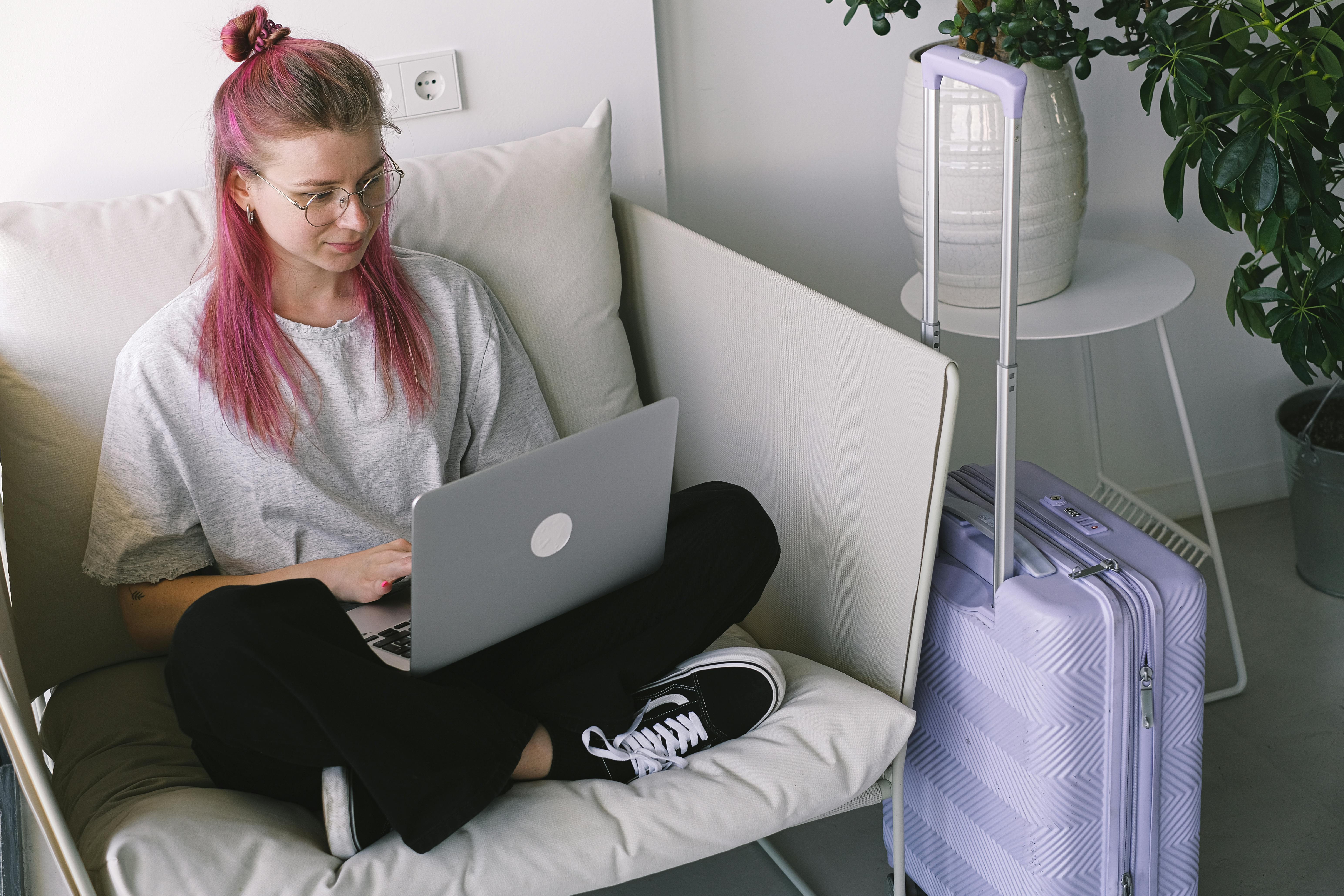 woman hotel laptop freelancer