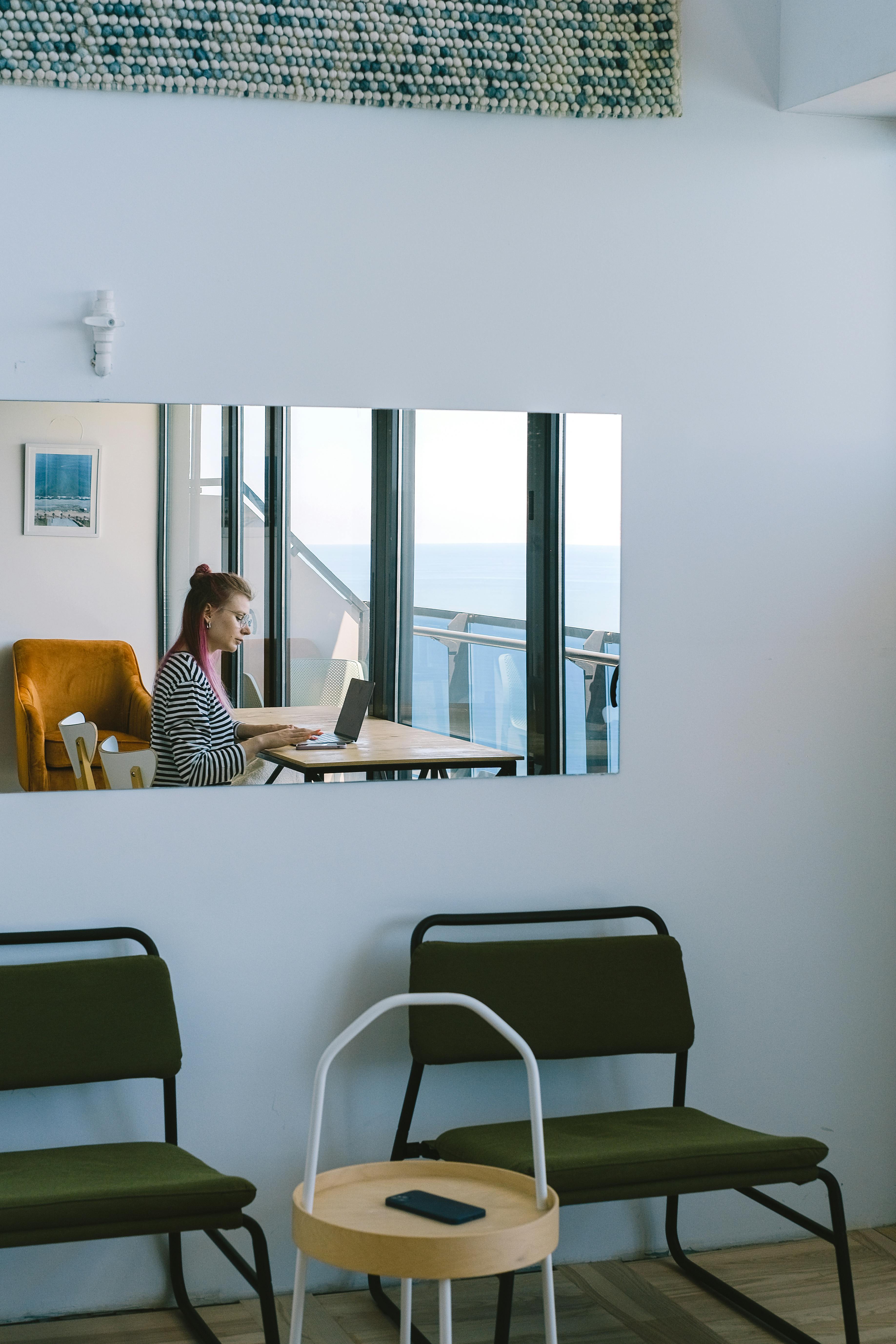 woman hotel laptop freelancer