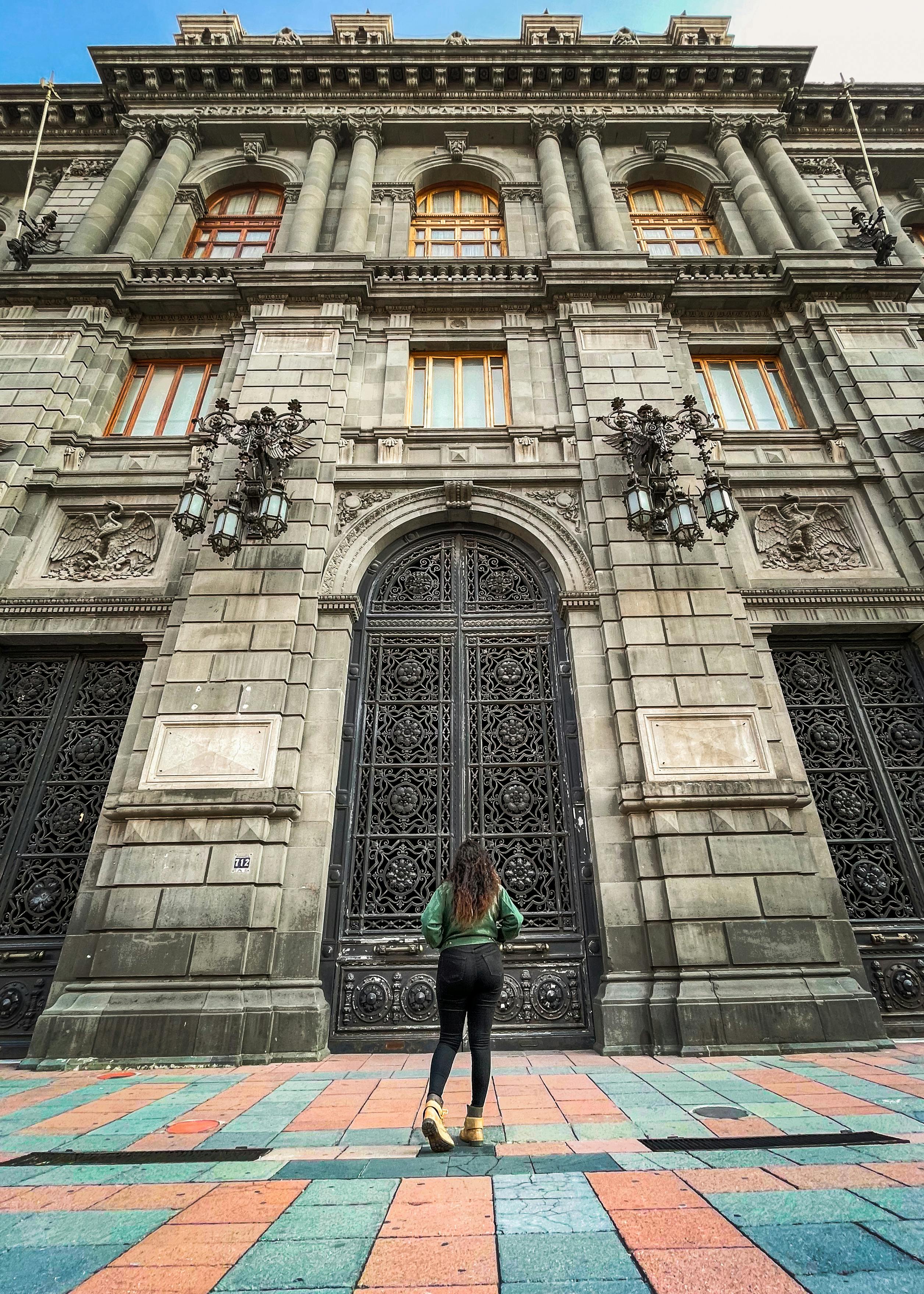 Who is the famous drawing master?