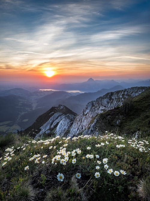 Vista Panorámica De Las Montañas Durante El Amanecer