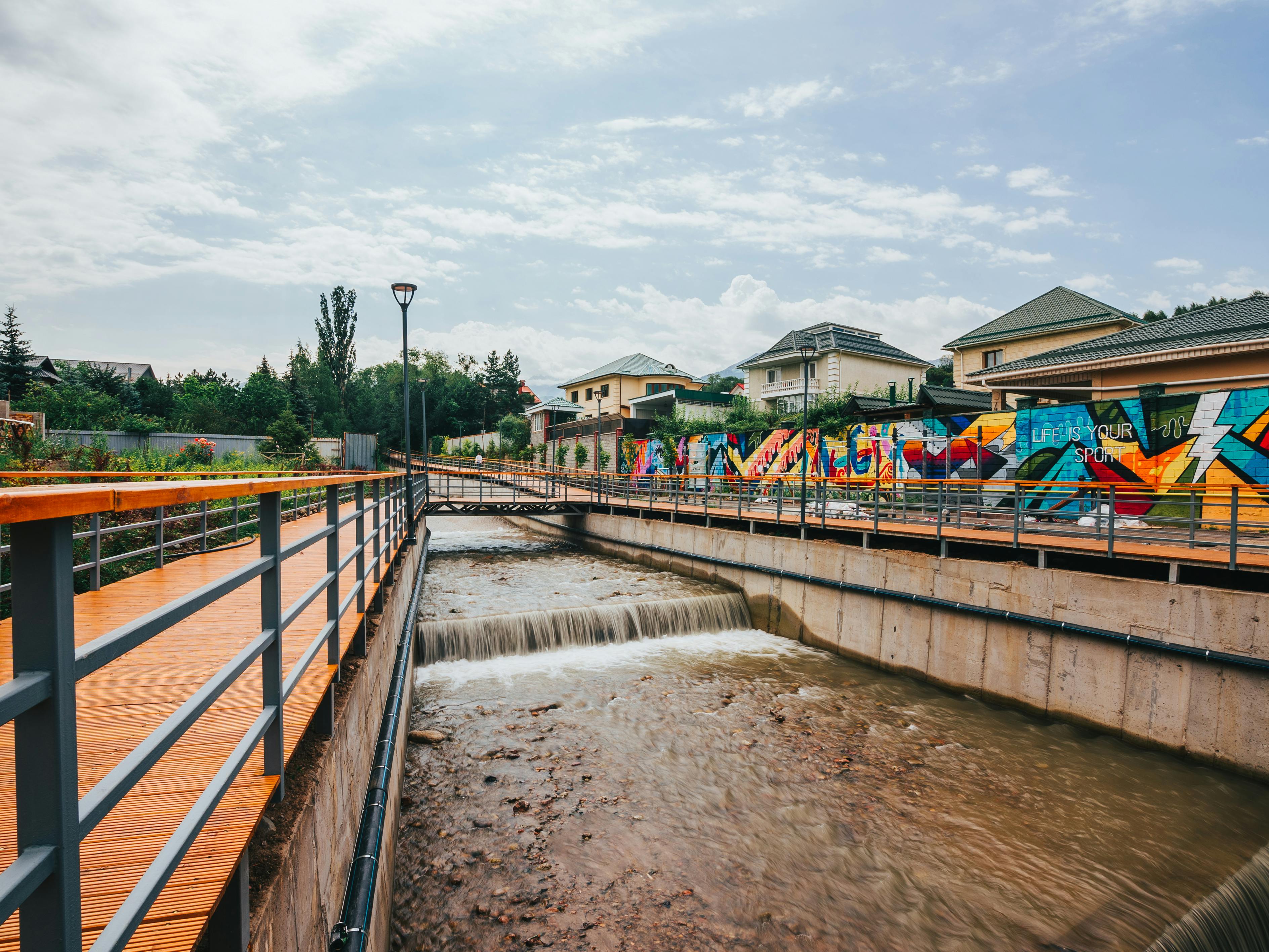 бесплатная Бесплатное стоковое фото с водоканал, деревня, дома Стоковое фото