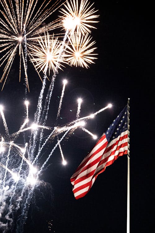 Foto d'estoc gratuïta de acomiadant-se, bandera americana, exhibició de focs artificials