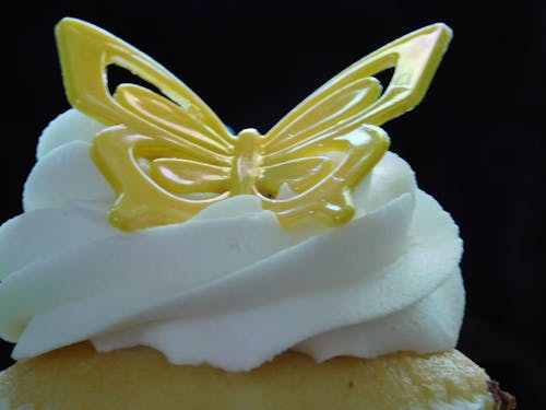 Безкоштовне стокове фото на тему «капкейк, Метелик, солодощі»