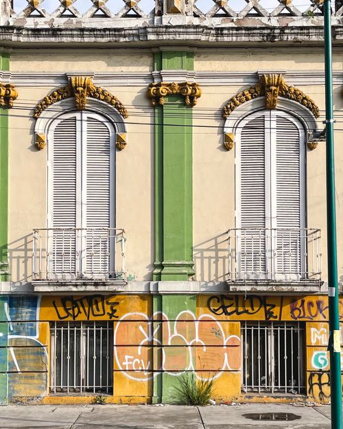 Free Colorful facade with balconies and graffiti in Mexico showcasing vintage architecture. Stock Photo
