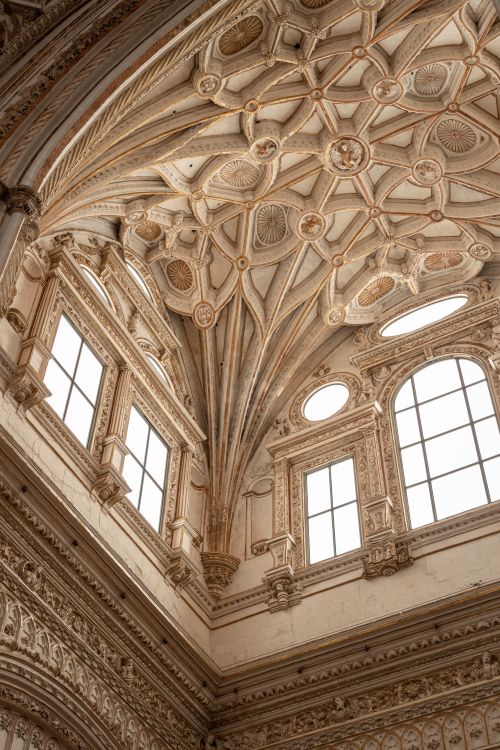 Free Ornate ceiling details of the Mosque-Cathedral in Córdoba, featuring stunning architectural design. Stock Photo