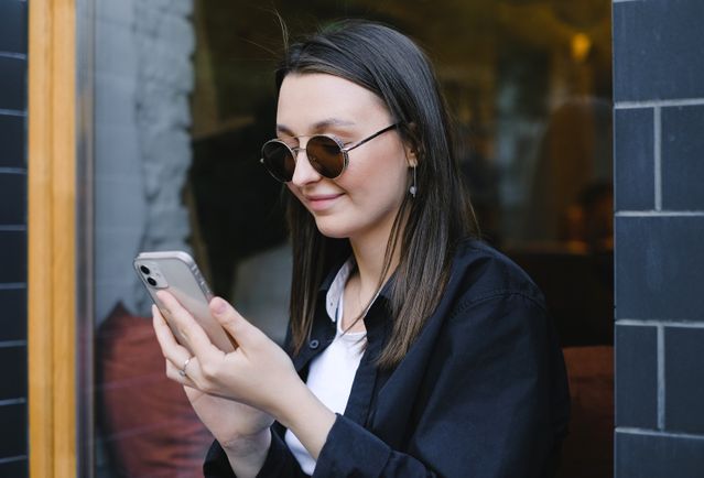Online dating: starting a conversation on a niche platform