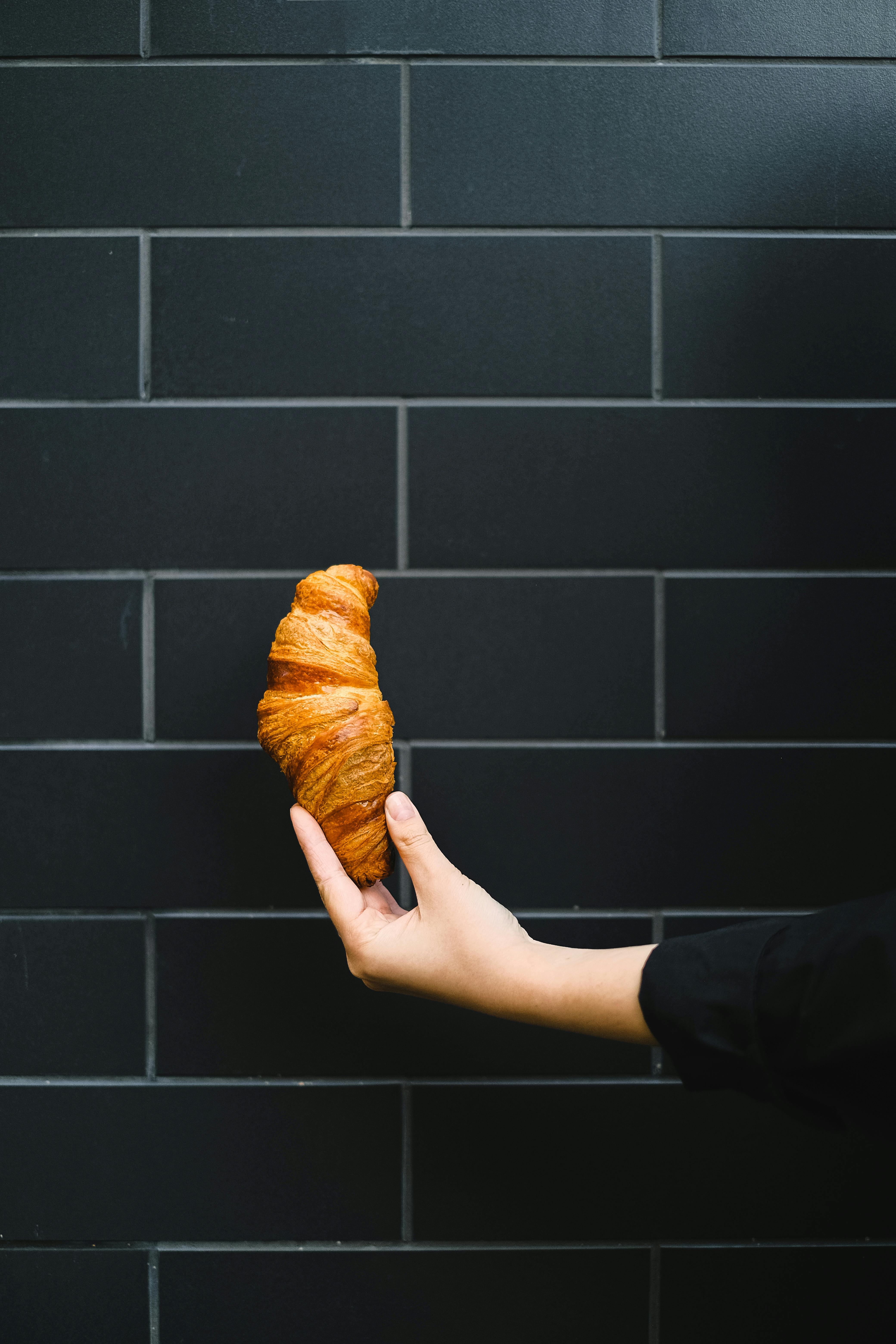 What is the best food to hand out to homeless?