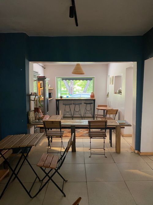 Free Charming cafe interior in Eskişehir with wooden tables and bright natural light. Stock Photo