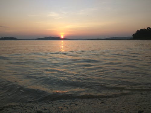 Kostenloses Stock Foto zu goldenen sonnenuntergang, sonnenuntergang farbe, strand sonnenuntergang