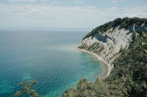 Foto stok gratis depan pantai, gunung, kehidupan pantai