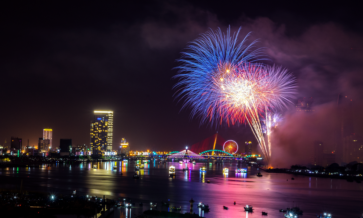 Da Nang fireworks new year eve.