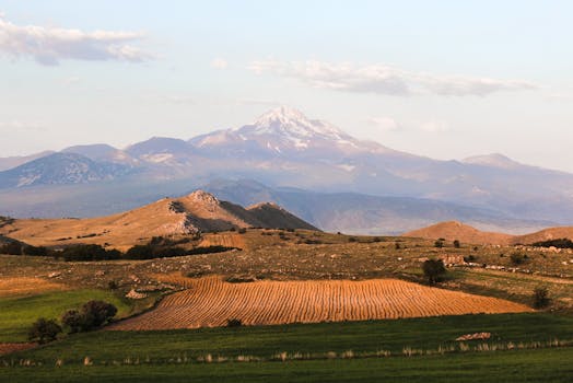 Beautiful landscape with Mount Erciyes in Kayseri, Türkiye, showcasing nature's majesty.