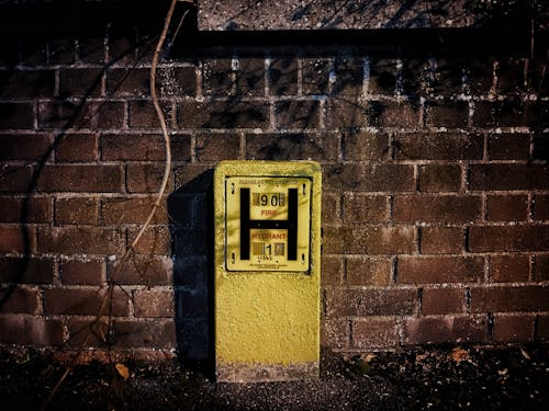 Fotos de stock gratuitas de amarillo, caja, calle