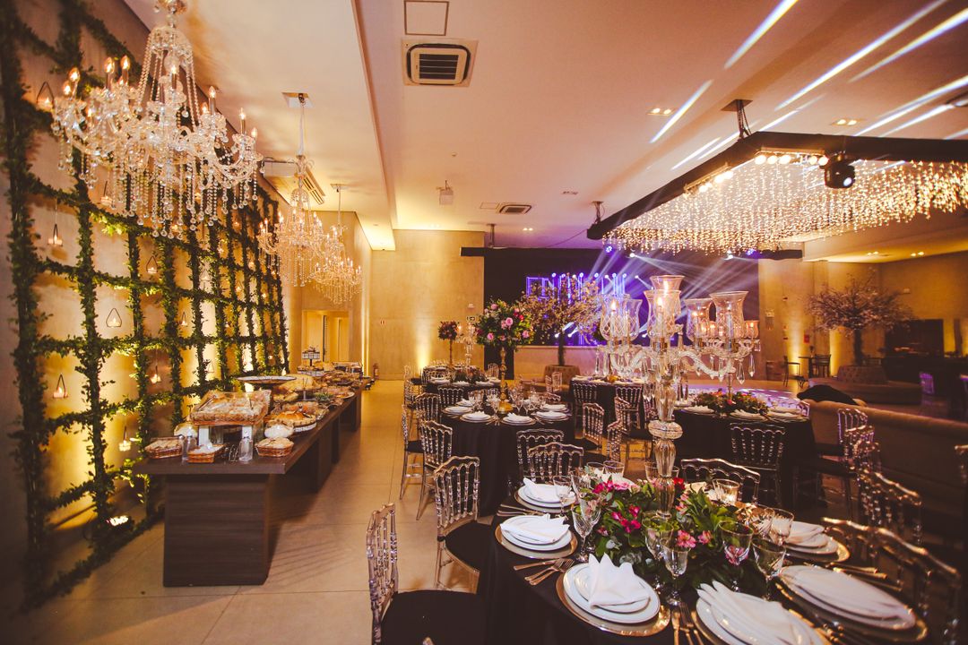 Banquet Chef Career Path: The Large-Scale Cooking Skills Hotels Look For 1 A luxurious banquet hall set for an event, with chandeliers and floral arrangements