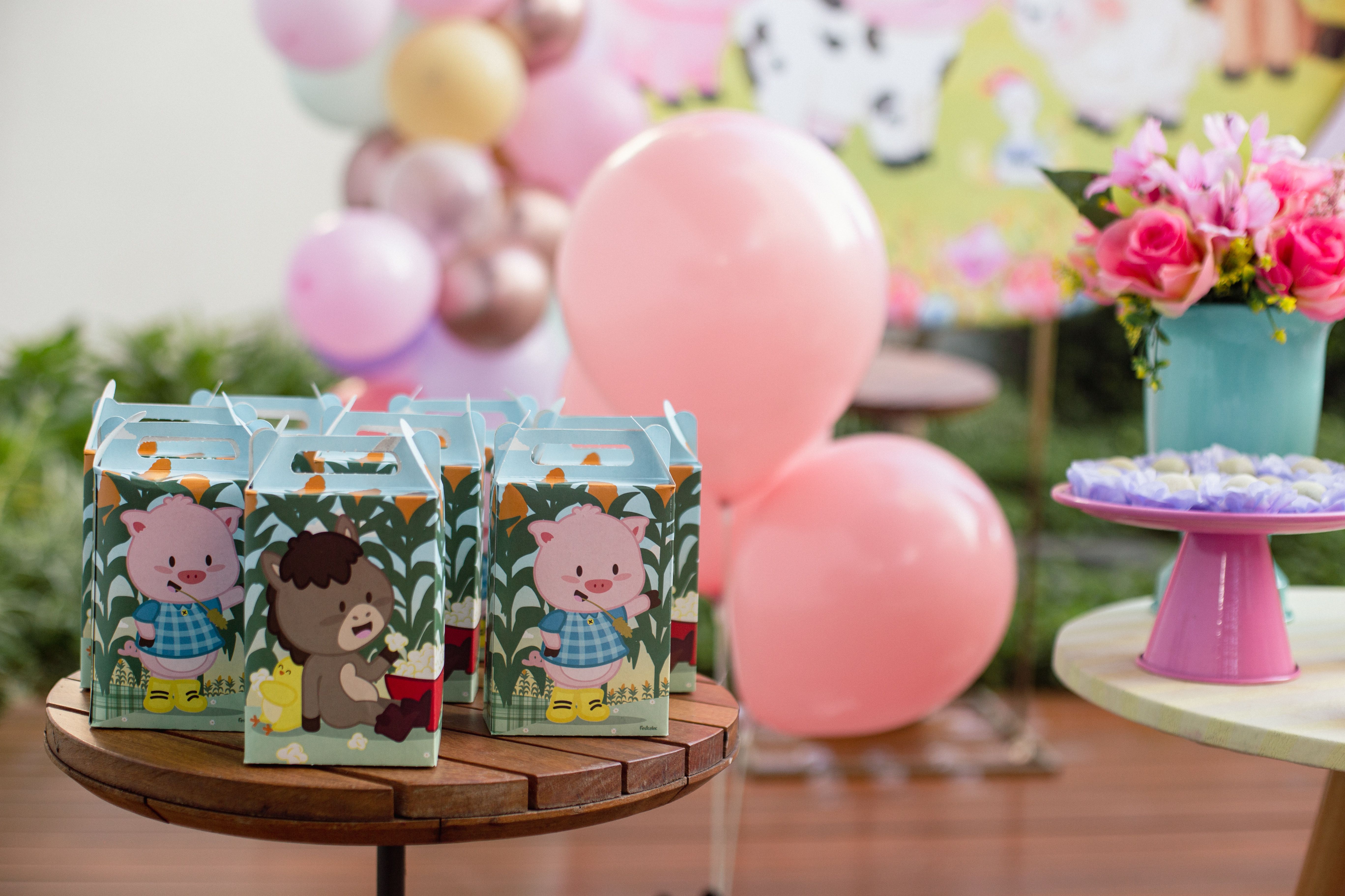 Personalised gift boxes with balloons