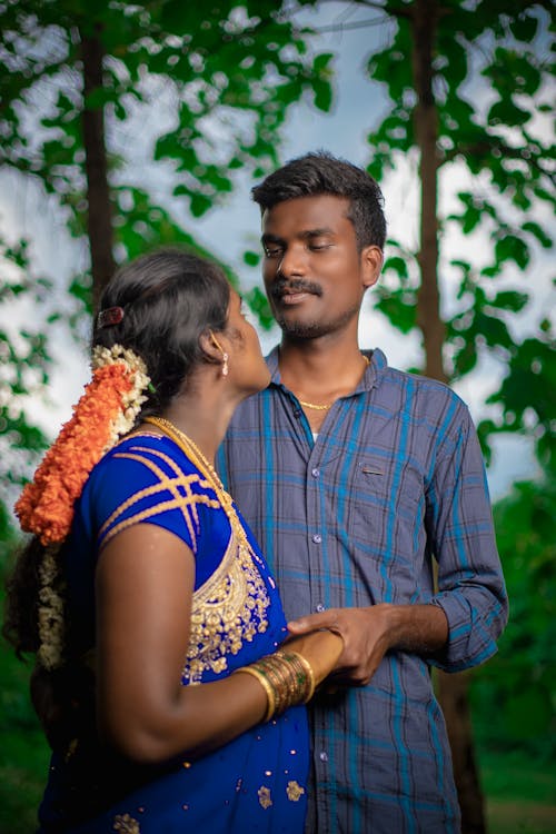 Foto profissional grátis de amor, casal, casal indiano