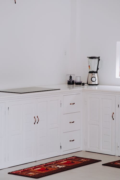 White Kitchen Cabinets