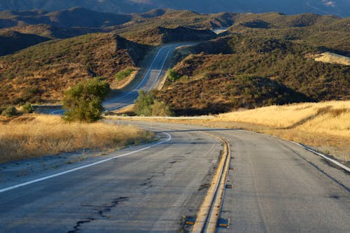 Fotos de stock gratuitas de asfalto, carretera, cerros