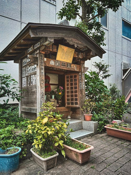 Free Buddhist Altar, Tokyo, Japan Stock Photo