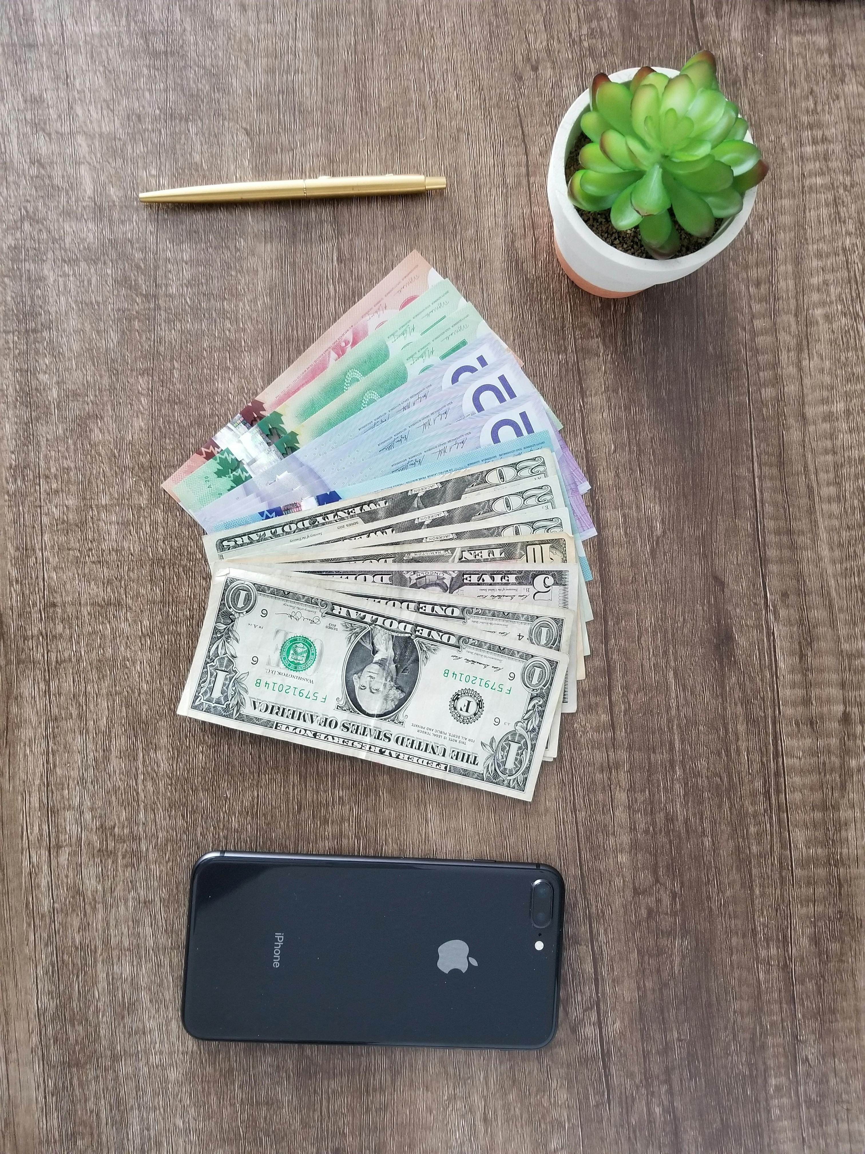 Foto Profissional Gratuita De Caneta Dourada Dólar Americano Gratuita De Caneta Dourada