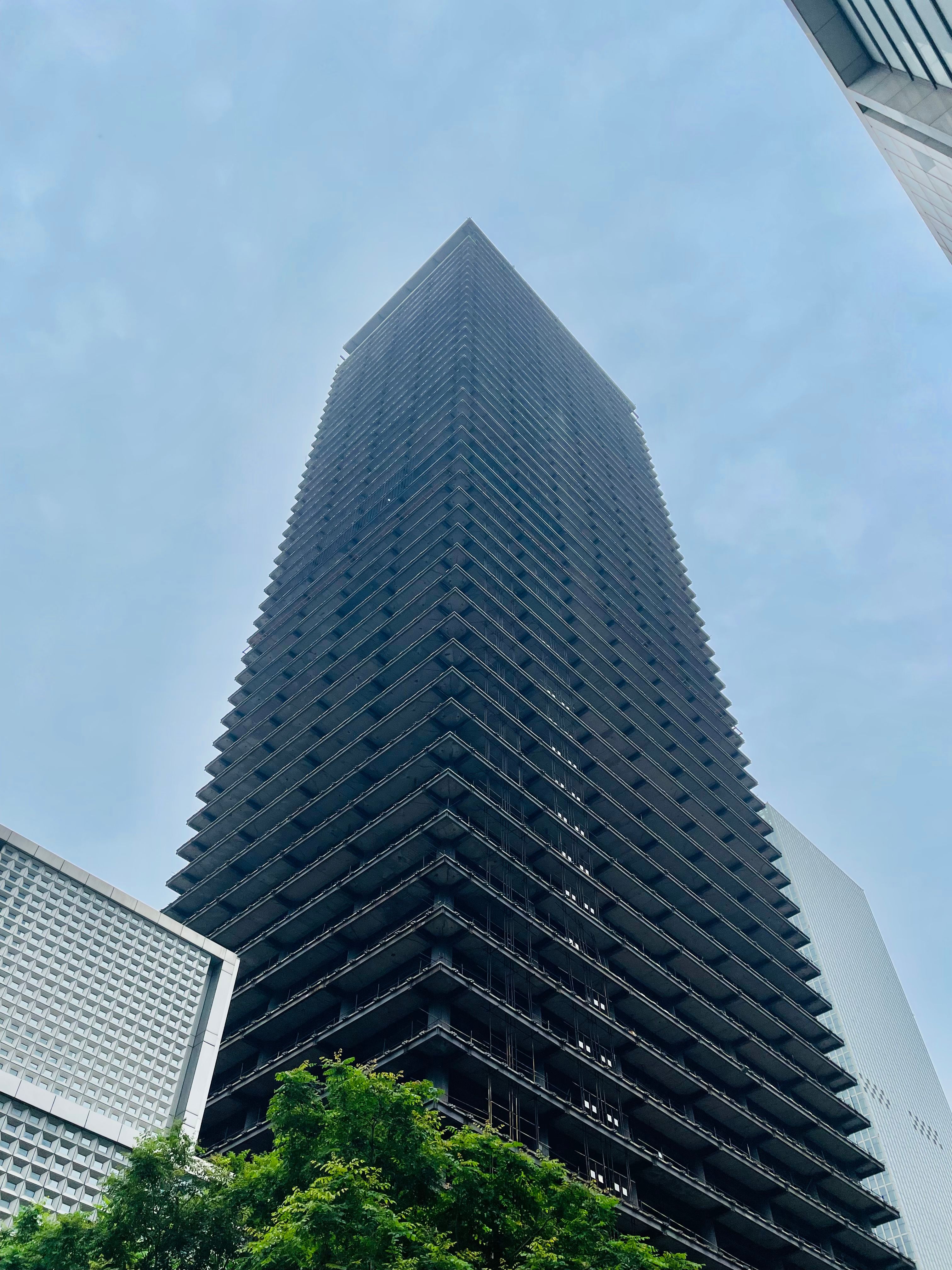 Low Angle Shot of a Concrete Building · Free Stock Photo
