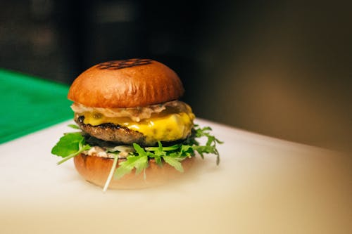 Fotografia Di Messa A Fuoco Selettiva Di Hamburger