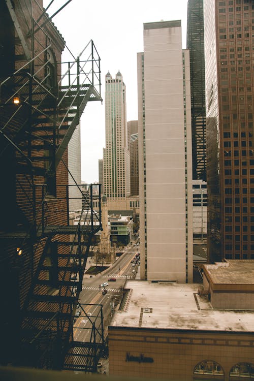 Foto stok gratis distrik pusat kota, gedung menara, jalur darurat
