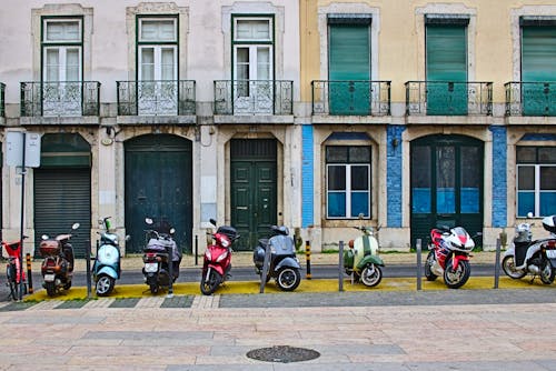 Fotos de stock gratuitas de aparcado, balcones, motocicletas