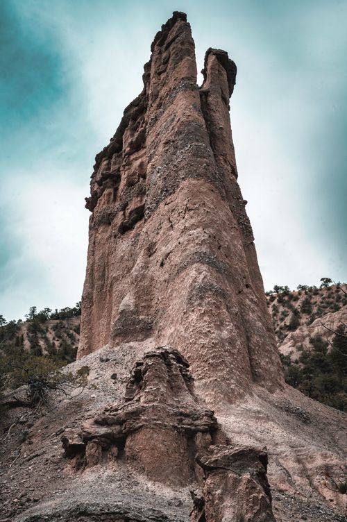 Free Stunning geological formation showcasing erosion and vertical rock structure amid a cloudy backdrop. Stock Photo