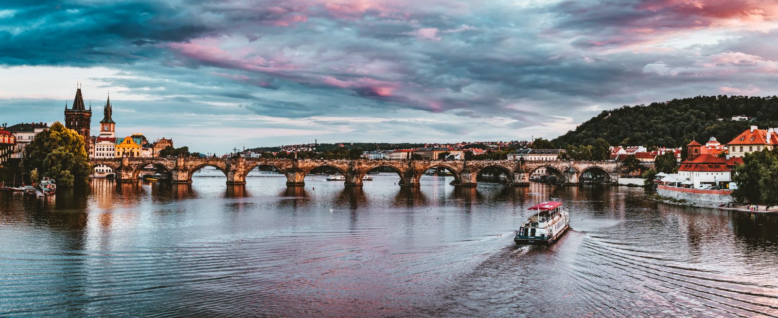 prague river cruise | Prague boat tour Official Website Background