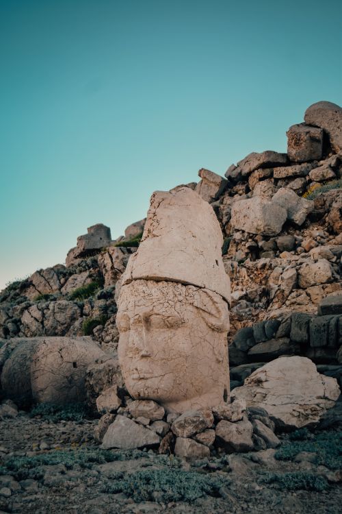 Free Stone heads from the ancient site of Mount Nemrut in Adıyaman, Turkey. Stock Photo
