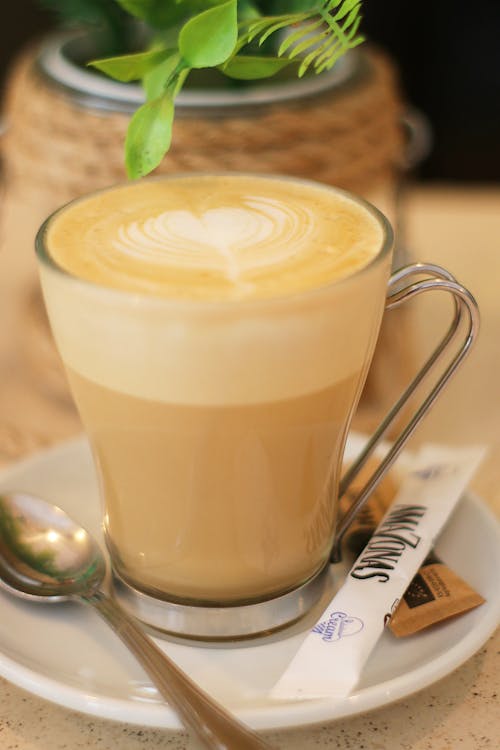 Gratis stockfoto met cappuccino, detailopname, glazen mok