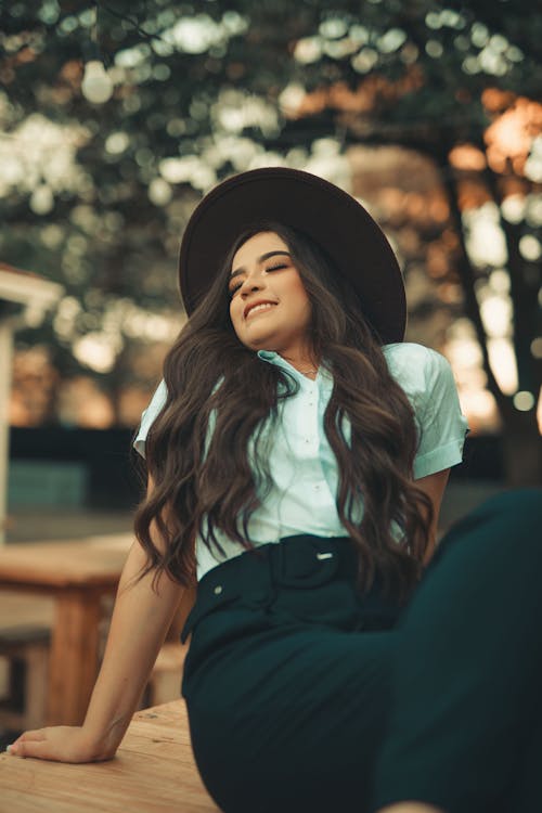 Foto profissional grátis de beleza, cabelo comprido, cativante