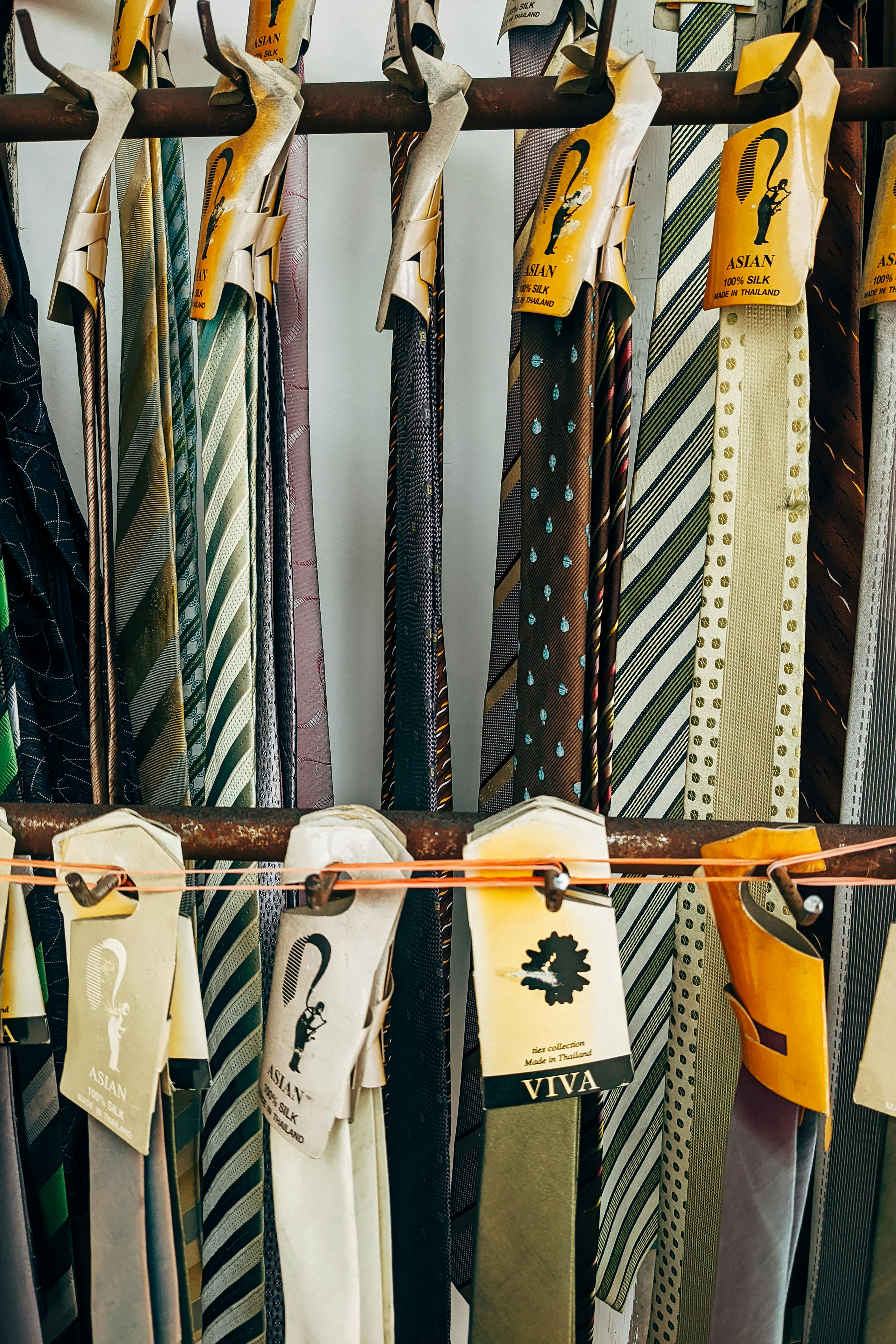 Finansal analiz için bilgisayar ekranı ve grafikler