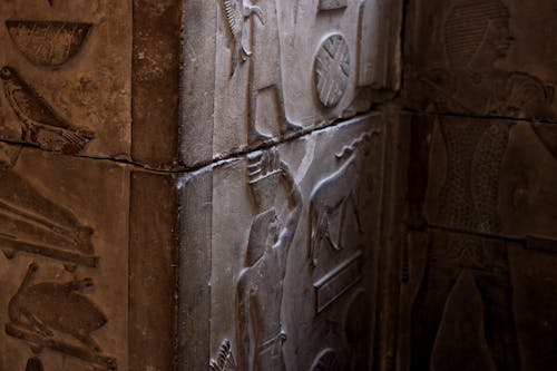 Foto Del Muro Di Cemento Grigio Con Rilievo Del Faraone