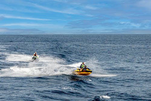 Kostenloses Stock Foto zu boote, geschwindigkeit, männer