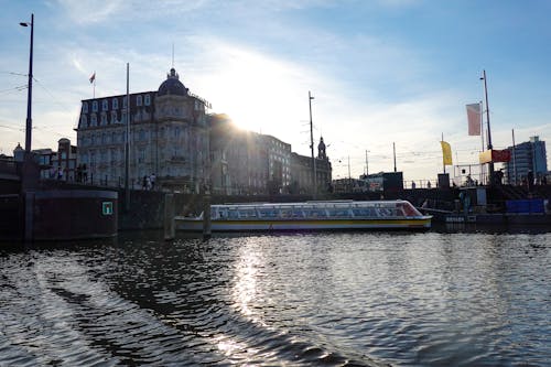 Kostenloses Stock Foto zu amsterdam, blauer himmel, boot