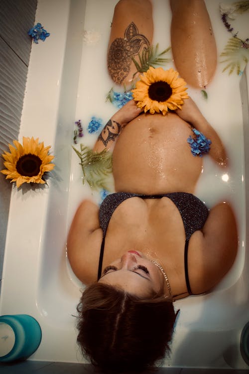 Kostenloses Stock Foto zu badewanne, frau, mutterschaft schießen