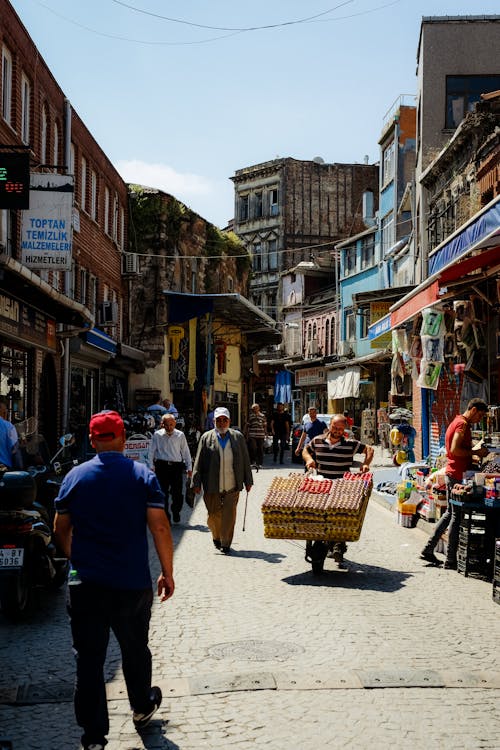 Foto profissional grátis de andando, centro da cidade, cidade