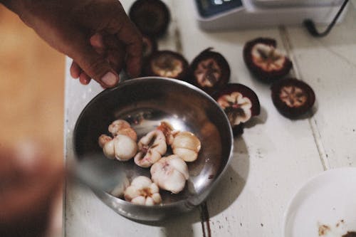 Roasted Garlic in a Pot