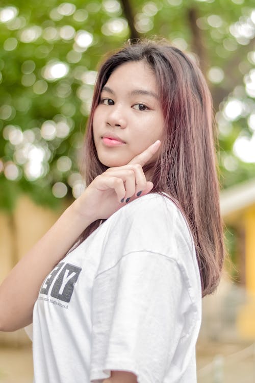 Asyalı kadın, Beyaz gömlek, ergen içeren Ücretsiz stok fotoğraf