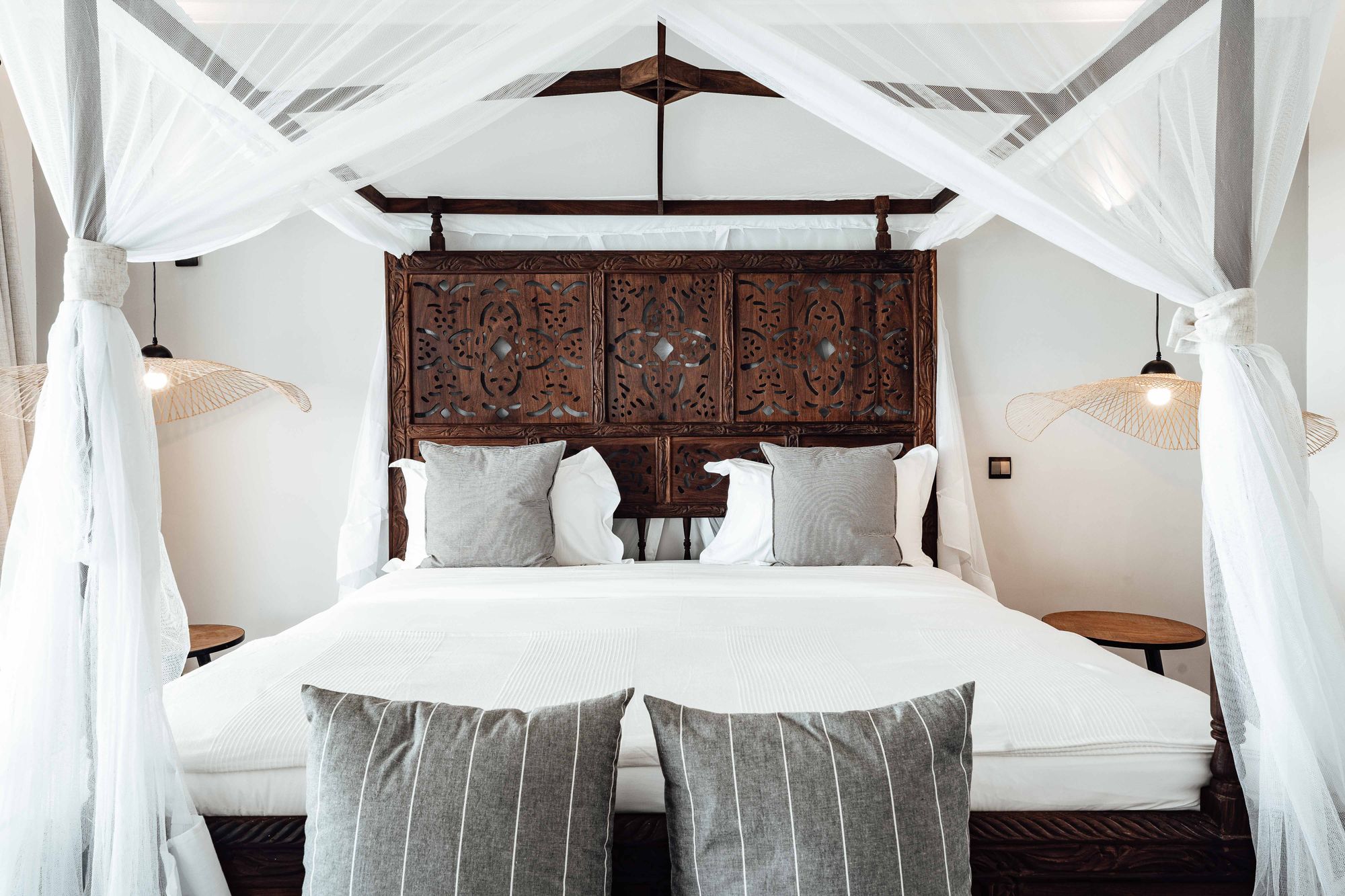 Warm and quiet bedroom with natural finishes