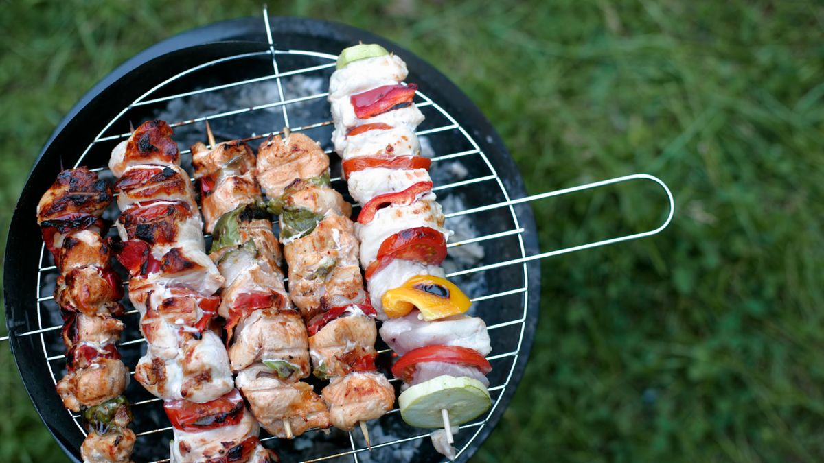 Chicken breast skewers with red bell pepper