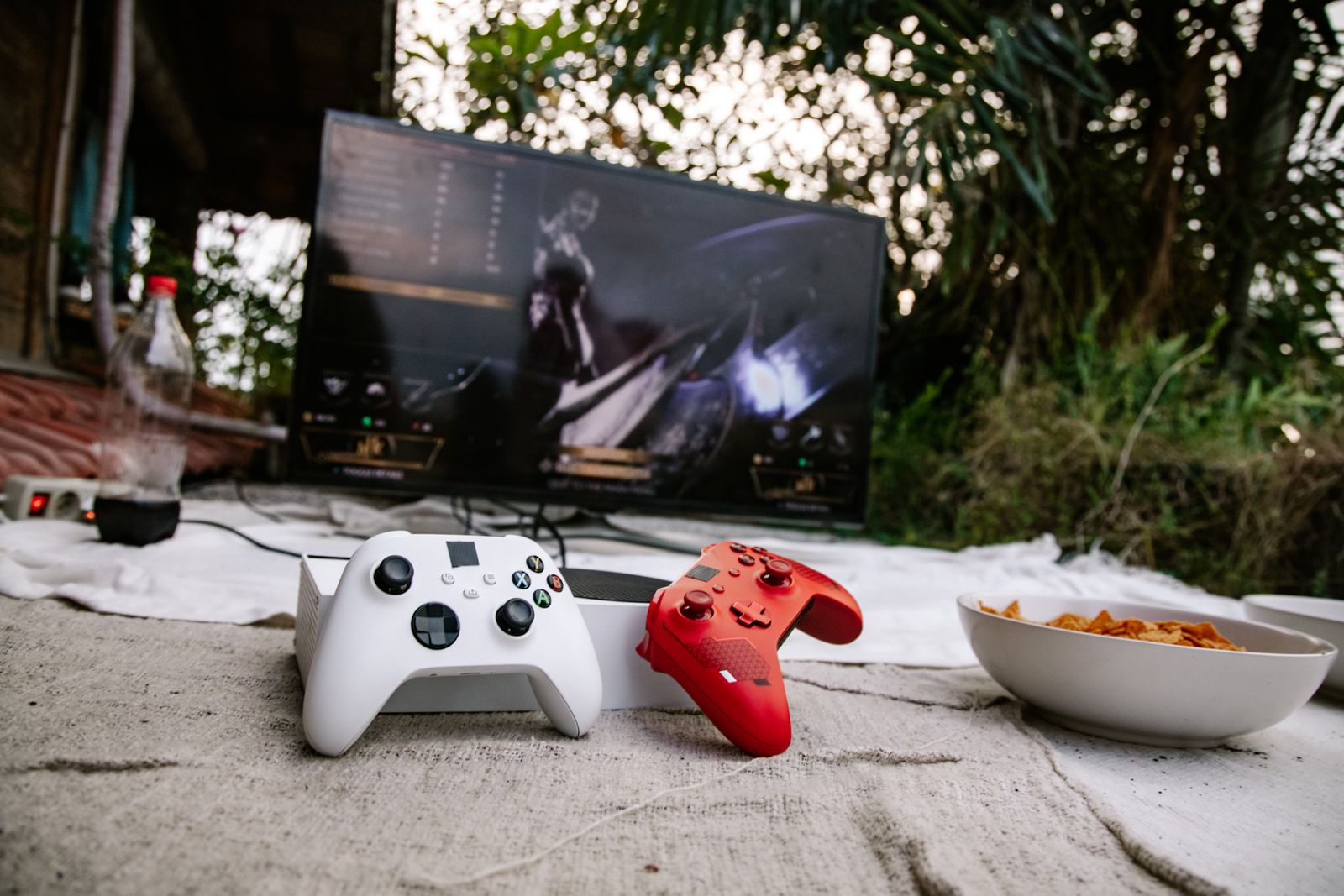 Game controllers and game screen used for gameplay testing
