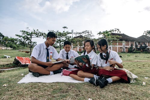 Gratis stockfoto met kids, lezen, scholieren