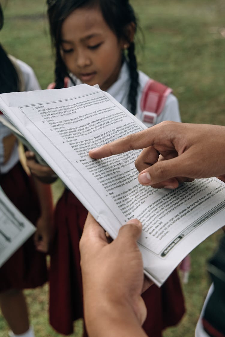 Teacher Reading To Children 