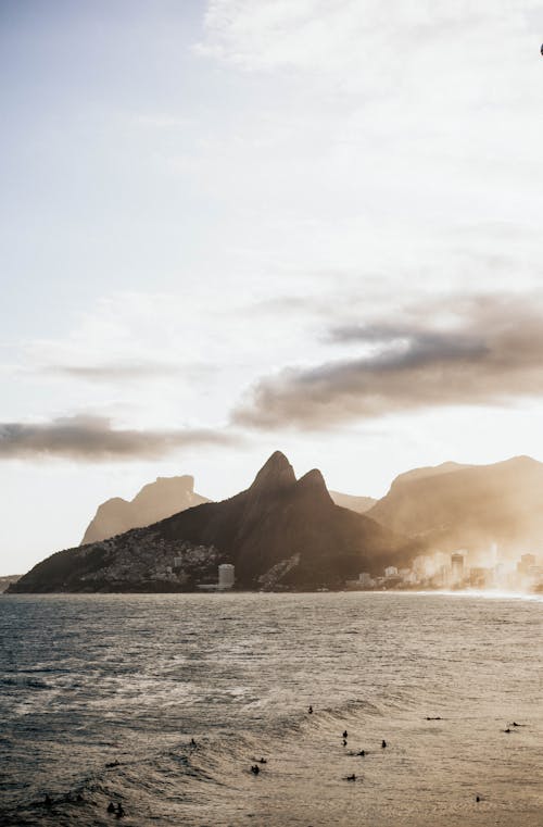Ilmainen kuvapankkikuva tunnisteilla aallot, auringonvalo, brasilia Kuvapankkikuva