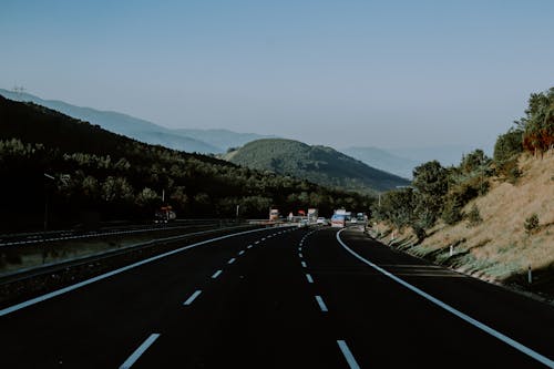 Fotobanka s bezplatnými fotkami na tému asfalt, autá, cesta