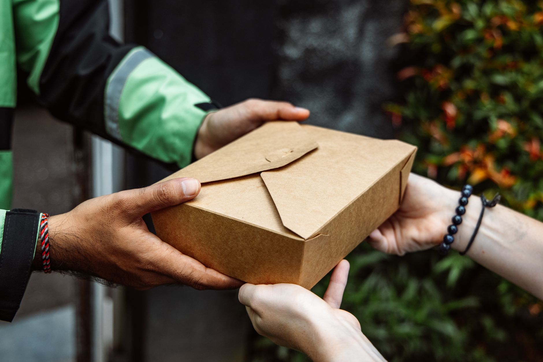 Quick commerce chino redefine compra urbana: entrega en 60 minutos como infraestructura básica